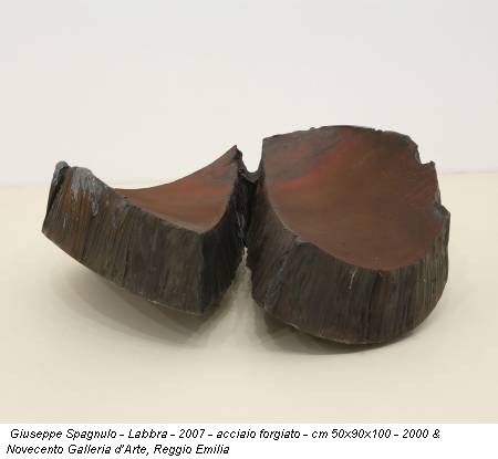 Giuseppe Spagnulo - Labbra - 2007 - acciaio forgiato - cm 50x90x100 - 2000 & Novecento Galleria d’Arte, Reggio Emilia