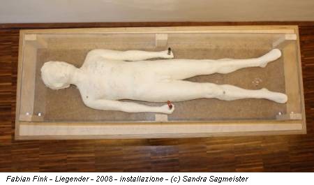 Fabian Fink - Liegender - 2008 - installazione - (c) Sandra Sagmeister