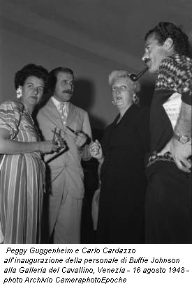 Peggy Guggenheim e Carlo Cardazzo all’inaugurazione della personale di Buffie Johnson alla Galleria del Cavallino, Venezia - 16 agosto 1948 - photo Archivio CameraphotoEpoche