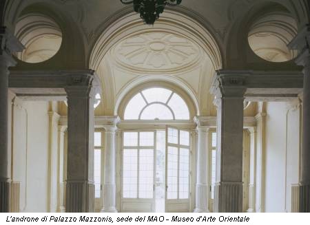 L'androne di Palazzo Mazzonis, sede del MAO - Museo d’Arte Orientale
