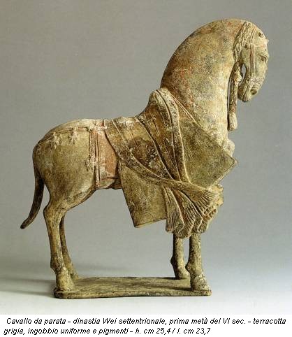 Cavallo da parata - dinastia Wei settentrionale, prima metà del VI sec. - terracotta grigia, ingobbio uniforme e pigmenti - h. cm 25,4 / l. cm 23,7