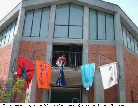 Il laboratorio con gli studenti fatto da Emanuela Volpe al Liceo Artistico Boccioni