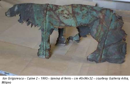 Ion Grigorescu - Caine 2 - 1993 - lamina di ferro - cm 40x96x32 - courtesy Galleria Artra, Milano