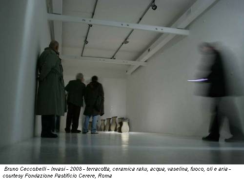 Bruno Ceccobelli - Invasi - 2008 - terracotta, ceramica raku, acqua, vaselina, fuoco, oli e aria - courtesy Fondazione Pastificio Cerere, Roma