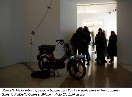 Marcello Maloberti - Ti prendo e ti porto via - 2009 - installazione video - courtesy Galleria Raffaella Cortese, Milano - photo Ela Bialkowska