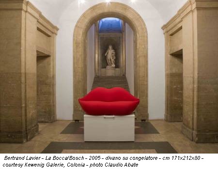Bertrand Lavier - La Bocca/Bosch - 2005 - divano su congelatore - cm 171x212x80 - courtesy Kewenig Galerie, Colonia - photo Claudio Abate