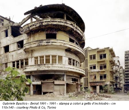 Gabriele Basilico - Beirut 1991 - 1991 - stampa a colori a getto d’inchiostro - cm 110x140 - courtesy Photo & Co, Torino