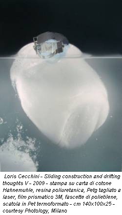 Loris Cecchini - Sliding construction and drifting thoughts V - 2009 - stampa su carta di cotone Hahnemuhle, resina poliuretanica, Petg tagliato a laser, film prismatico 3M, fascette di polietilene, scatola in Pet termoformato - cm 140x100x25 - courtesy Photology, Milano