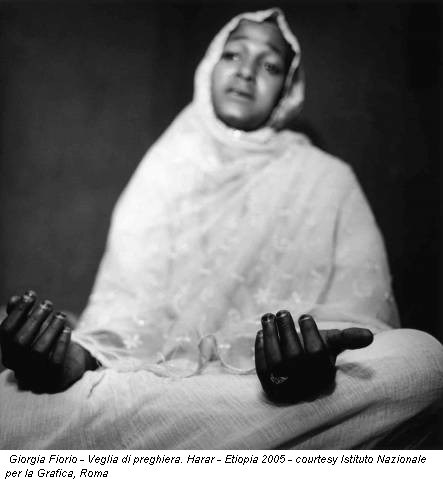 Giorgia Fiorio - Veglia di preghiera. Harar - Etiopia 2005 - courtesy Istituto Nazionale per la Grafica, Roma
