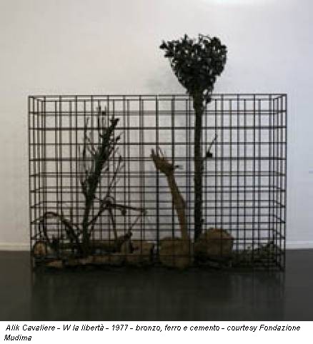 Alik Cavaliere - W la libertà - 1977 - bronzo, ferro e cemento - courtesy Fondazione Mudima