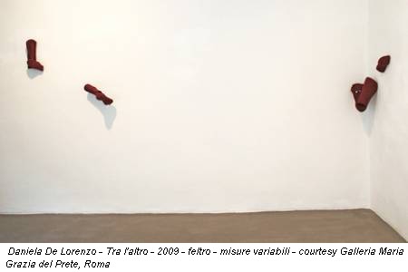 Daniela De Lorenzo - Tra l'altro - 2009 - feltro - misure variabili - courtesy Galleria Maria Grazia del Prete, Roma