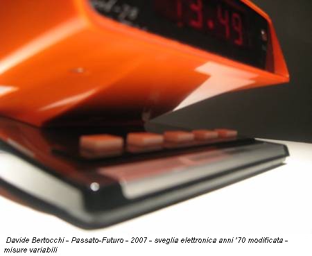 Davide Bertocchi - Passato-Futuro - 2007 - sveglia elettronica anni ’70 modificata - misure variabili