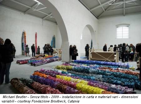 Michael Beutler - Senza titolo - 2009 - installazione in carta e materiali vari - dimensioni variabili - courtesy Fondazione Brodbeck, Catania
