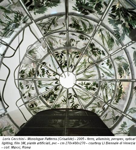 Loris Cecchini - Monologue Patterns (Crisalide) - 2005 - ferro, alluminio, perspex, optical lighting, film 3M, piante artificiali, pvc - cm 270x480x270 - courtesy LI Biennale di Venezia - coll. Maxxi, Roma