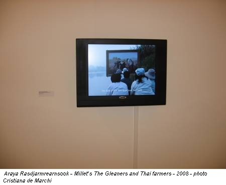 Araya Rasdjarmrearnsook - Millet’s The Gleaners and Thai farmers - 2008 - photo Cristiana de Marchi