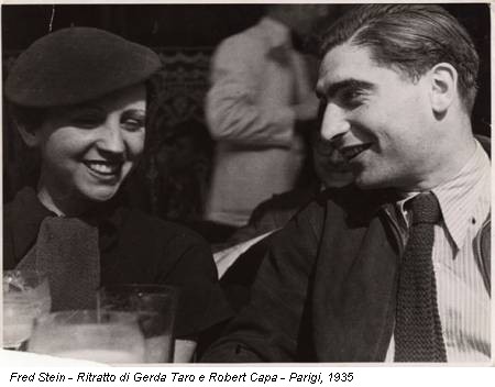 Fred Stein - Ritratto di Gerda Taro e Robert Capa - Parigi, 1935