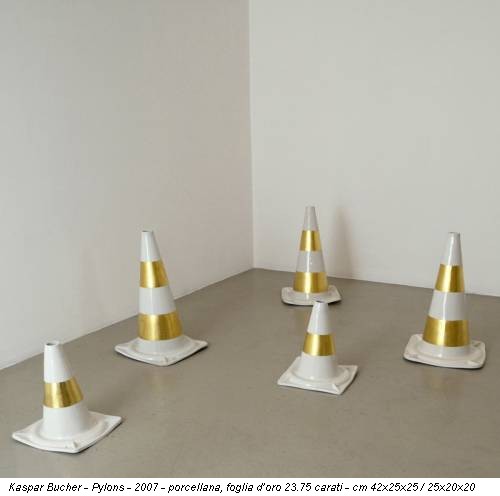 Kaspar Bucher - Pylons - 2007 - porcellana, foglia d’oro 23.75 carati - cm 42x25x25 / 25x20x20