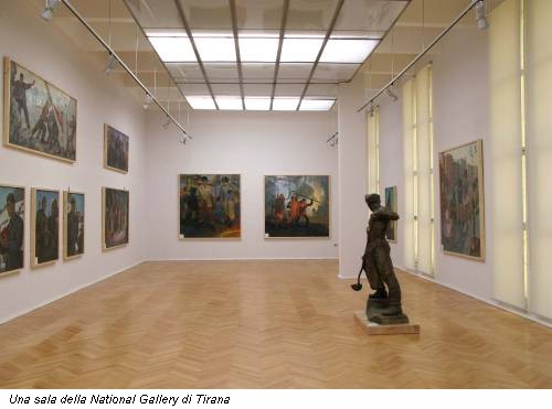 Una sala della National Gallery di Tirana