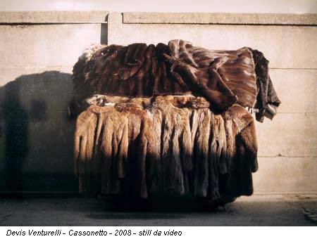 Devis Venturelli - Cassonetto - 2008 - still da video