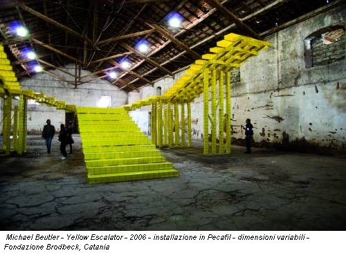 Michael Beutler - Yellow Escalator - 2006 - installazione in Pecafil - dimensioni variabili - Fondazione Brodbeck, Catania