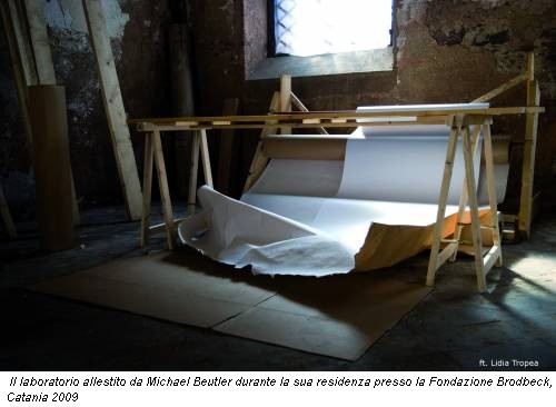 Il laboratorio allestito da Michael Beutler durante la sua residenza presso la Fondazione Brodbeck, Catania 2009