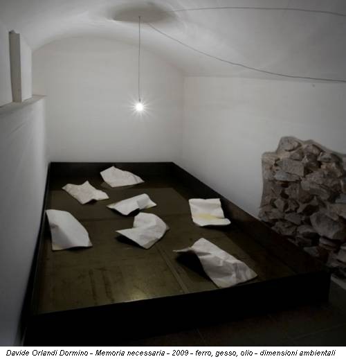 Davide Orlandi Dormino - Memoria necessaria - 2009 - ferro, gesso, olio - dimensioni ambientali