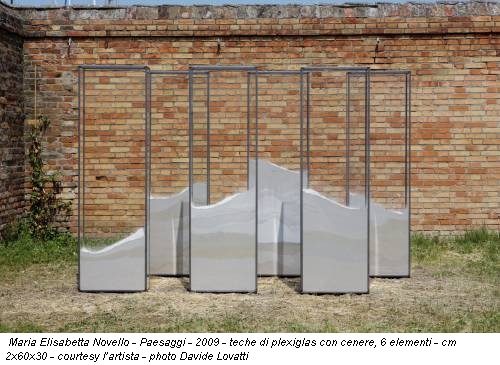 Maria Elisabetta Novello - Paesaggi - 2009 - teche di plexiglas con cenere, 6 elementi - cm 2x60x30 - courtesy l’artista - photo Davide Lovatti