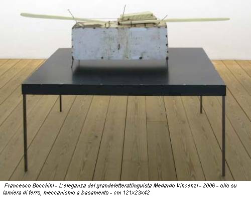 Francesco Bocchini - L’eleganza del grandeletteratlinguista Medardo Vincenzi - 2006 - olio su lamiera di ferro, meccanismo a basamento - cm 121x23x42