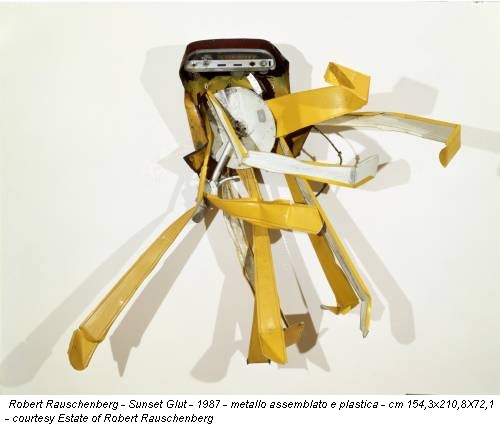 Robert Rauschenberg - Sunset Glut - 1987 - metallo assemblato e plastica - cm 154,3x210,8X72,1 - courtesy Estate of Robert Rauschenberg