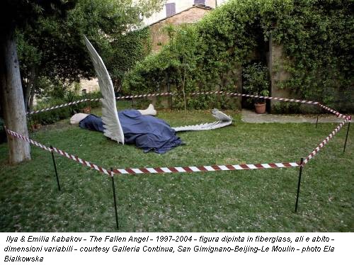 Ilya & Emilia Kabakov - The Fallen Angel - 1997-2004 - figura dipinta in fiberglass, ali e abito - dimensioni variabili - courtesy Galleria Continua, San Gimignano-Beijing-Le Moulin - photo Ela Bialkowska