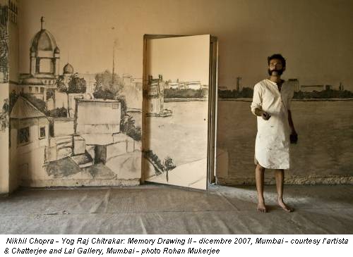 Nikhil Chopra - Yog Raj Chitrakar: Memory Drawing II - dicembre 2007, Mumbai - courtesy l’artista & Chatterjee and Lal Gallery, Mumbai - photo Rohan Mukerjee