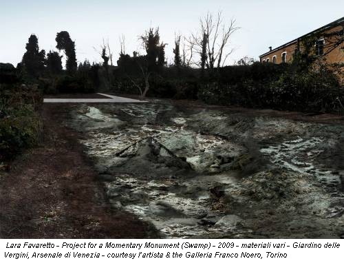 Lara Favaretto - Project for a Momentary Monument (Swamp) - 2009 - materiali vari - Giardino delle Vergini, Arsenale di Venezia - courtesy l’artista & the Galleria Franco Noero, Torino