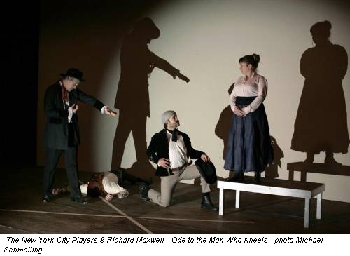 The New York City Players & Richard Maxwell - Ode to the Man Who Kneels - photo Michael Schmelling