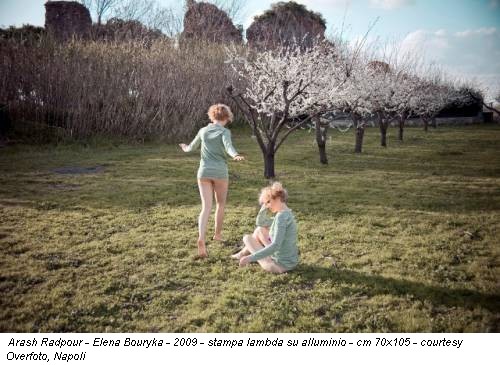 Arash Radpour - Elena Bouryka - 2009 - stampa lambda su alluminio - cm 70x105 - courtesy Overfoto, Napoli