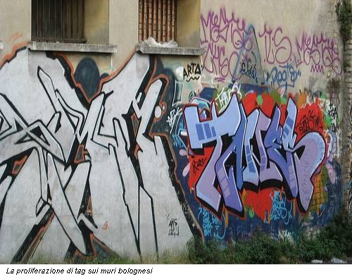 La proliferazione di tag sui muri bolognesi