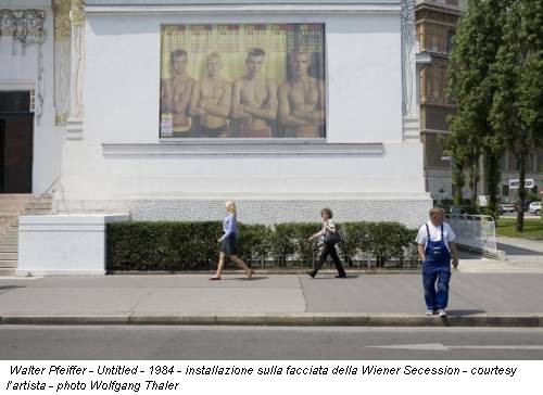 Walter Pfeiffer - Untitled - 1984 - installazione sulla facciata della Wiener Secession - courtesy l’artista - photo Wolfgang Thaler