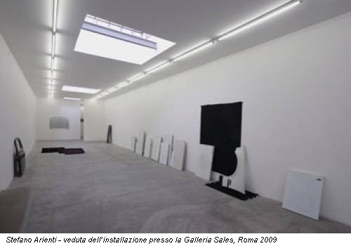 Stefano Arienti - veduta dell’installazione presso la Galleria Sales, Roma 2009
