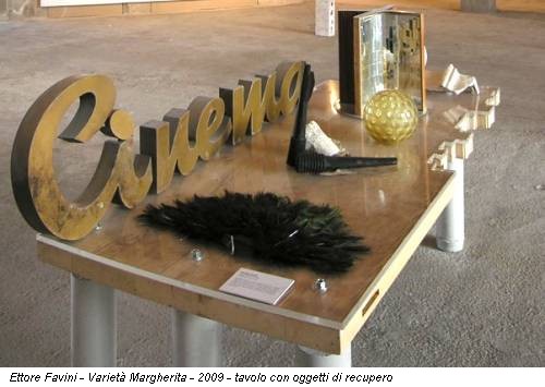 Ettore Favini - Varietà Margherita - 2009 - tavolo con oggetti di recupero
