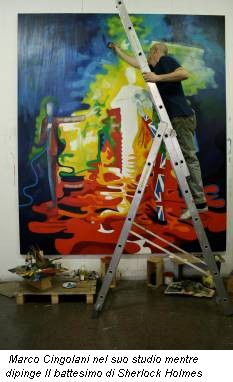 Marco Cingolani nel suo studio mentre dipinge Il battesimo di Sherlock Holmes