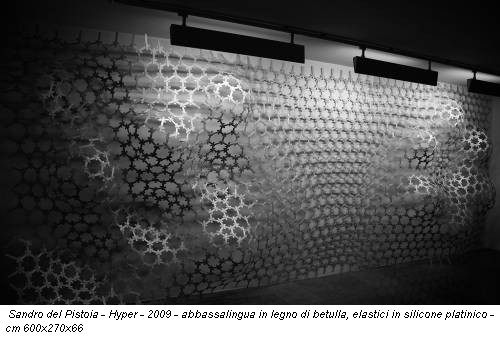 Sandro del Pistoia - Hyper - 2009 - abbassalingua in legno di betulla, elastici in silicone platinico - cm 600x270x66