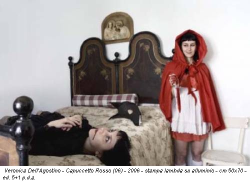 Veronica Dell’Agostino - Capuccetto Rosso (06) - 2006 - stampa lambda su alluminio - cm 50x70 - ed. 5+1 p.d.a.