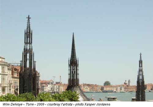Wim Delvoye - Torre - 2009 - courtesy l’artista - photo Kasper Jordaens