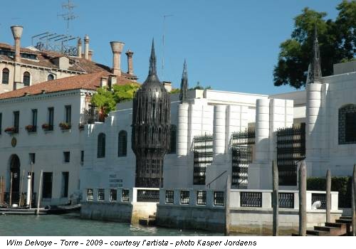 Wim Delvoye - Torre - 2009 - courtesy l’artista - photo Kasper Jordaens