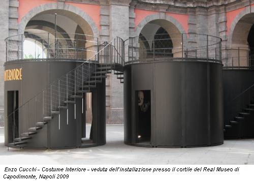 Enzo Cucchi - Costume Interiore - veduta dell’installazione presso il cortile del Real Museo di Capodimonte, Napoli 2009