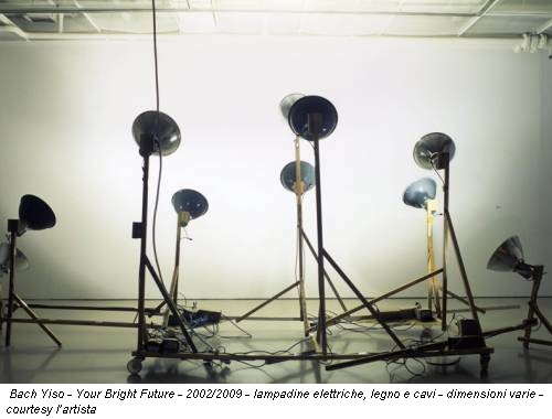Bach Yiso - Your Bright Future - 2002/2009 - lampadine elettriche, legno e cavi - dimensioni varie - courtesy l’artista