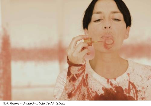 M.J. Ariona - Untitled - photo Ted Artshorn