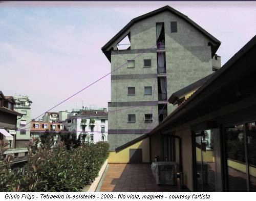 Giulio Frigo - Tetraedro in-esistente - 2008 - filo viola, magnete - courtesy l'artista
