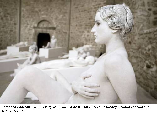 Vanessa Beecroft - VB 62.29 dg vb - 2008 - c-print - cm 75x115 - courtesy Galleria Lia Rumma, Milano-Napoli