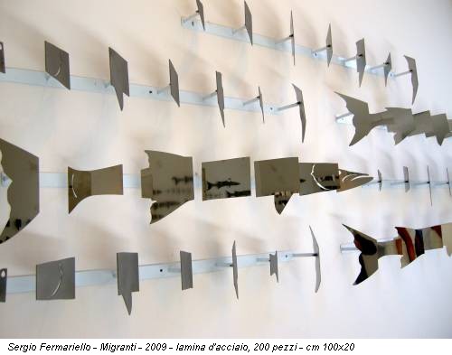 Sergio Fermariello - Migranti - 2009 - lamina d'acciaio, 200 pezzi - cm 100x20