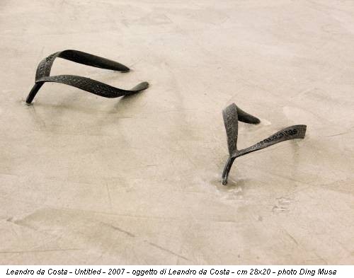 Leandro da Costa - Untitled - 2007 - oggetto di Leandro da Costa - cm 28x20 - photo Ding Musa